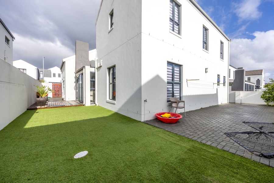 3 Bedroom Property for Sale in Jakarandas Western Cape